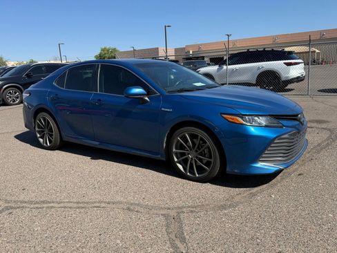 Used 2019 Toyota Camry LE FWD image 3