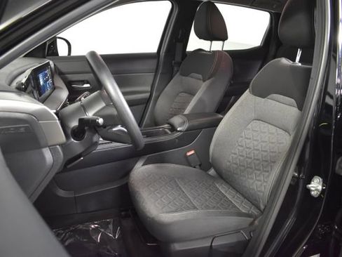 Certified 2025 Nissan Kicks SV AWD/4WD image 9