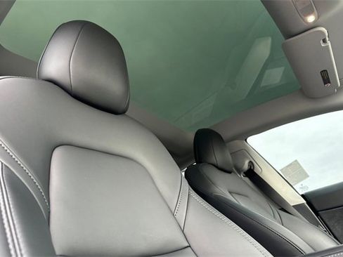 Used 2021 Tesla Model 3 Standard Range Plus image 18