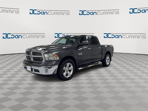 Used 2016 RAM 1500 Classic SLT w/ SLT Plus D￩cor Group image 4