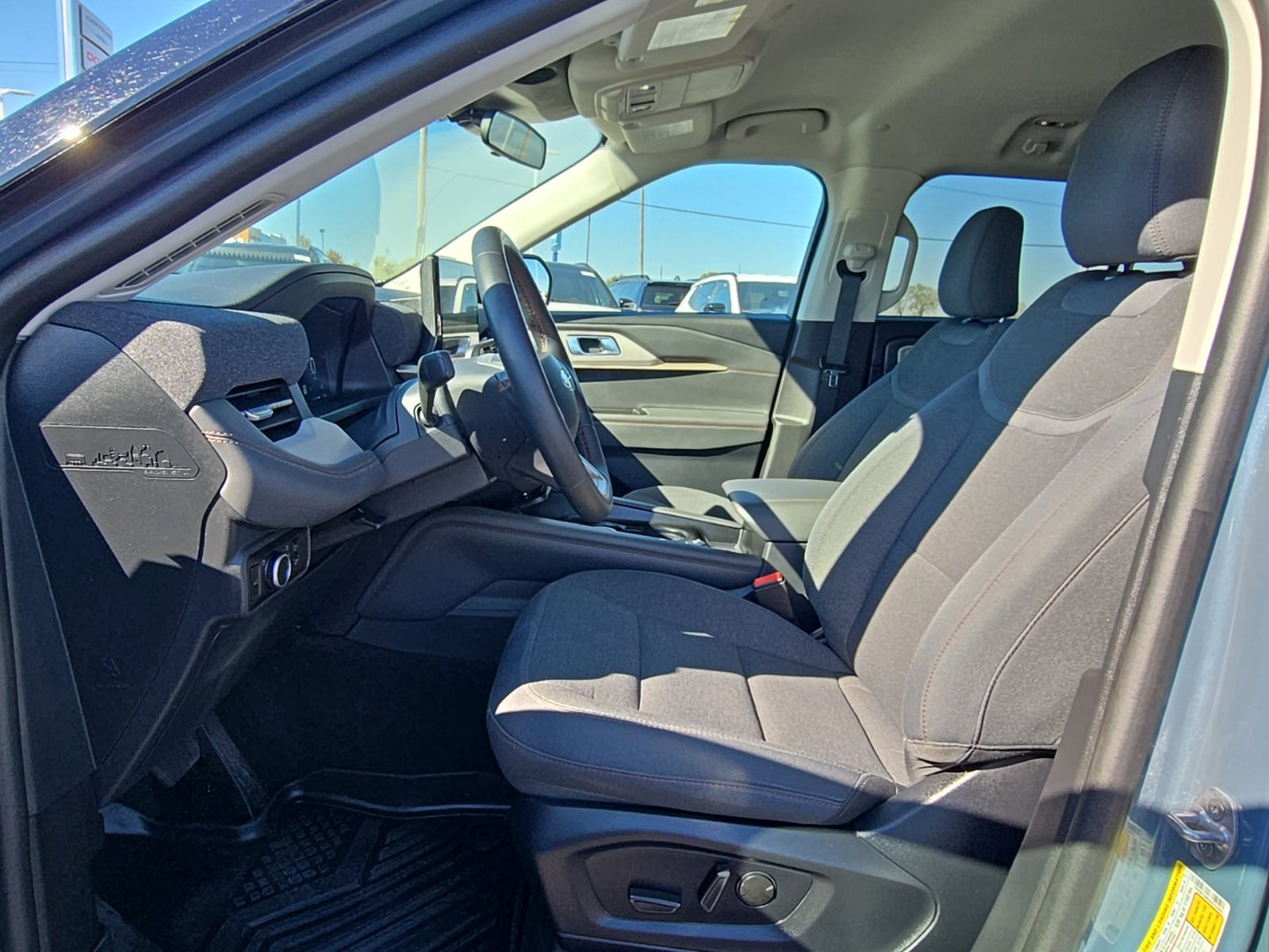 Used 2025 Ford Explorer Active RWD image 10