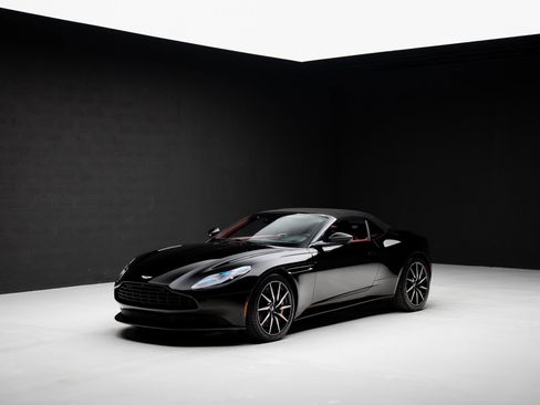 Used 2019 Aston Martin DB11 Volante RWD image 4
