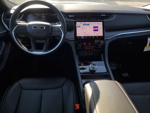 New 2025 Jeep Grand Cherokee Limited image 16