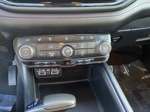 Certified 2024 Dodge Durango GT image 16