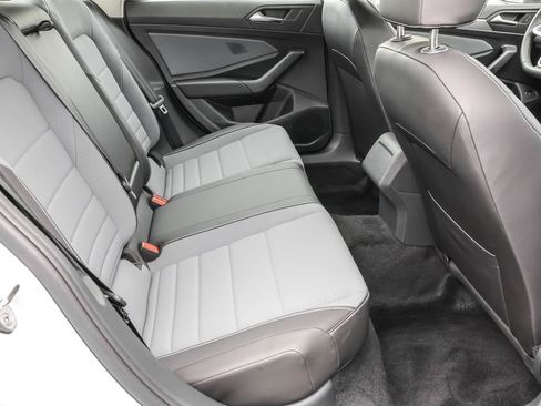 Used 2025 Volkswagen Jetta SE image 33