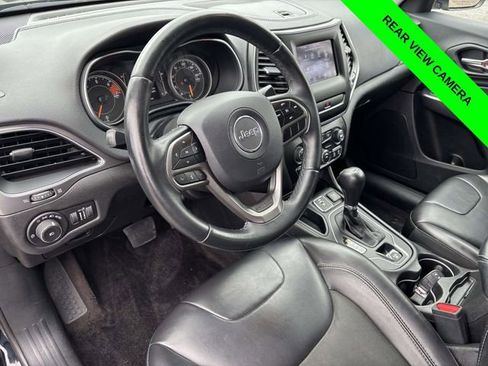 Used 2019 Jeep Cherokee Latitude Plus image 8