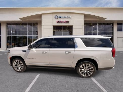 Certified 2022 GMC Yukon XL Denali w/ Denali Ultimate Package AWD/4WD image 9