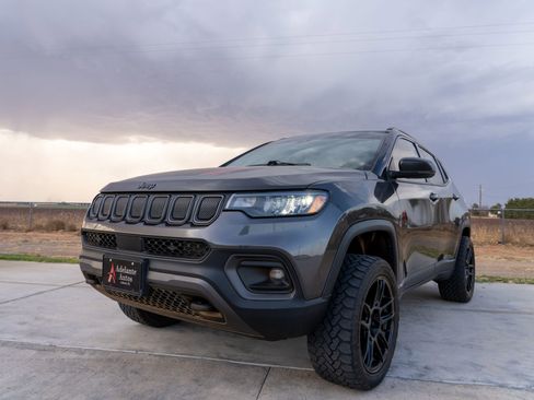 Used 2022 Jeep Compass Trailhawk w/ Trailhawk Convenience Group AWD/4WD image 6