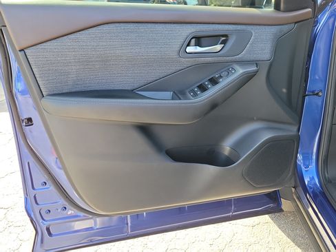 Certified 2023 Nissan Rogue SV FWD image 16
