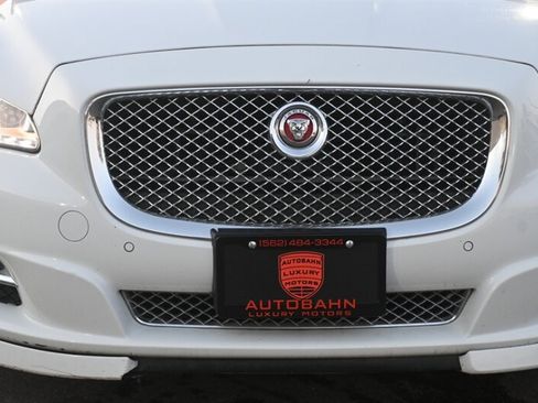 Used 2015 Jaguar XJ image 4