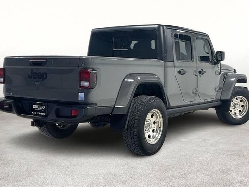 Used 2022 Jeep Gladiator Willys image 2