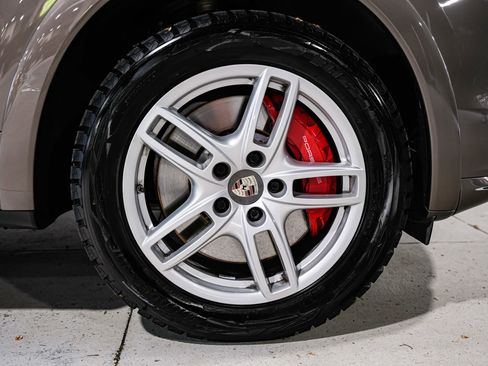 Used 2013 Porsche Cayenne Turbo AWD/4WD image 57