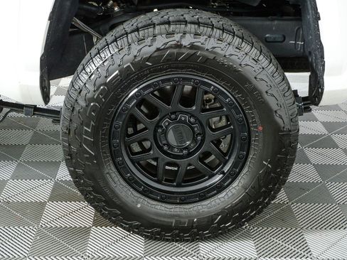 Used 2025 Toyota Tacoma SR AWD/4WD image 32