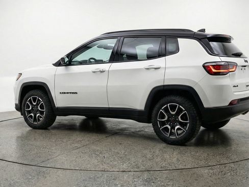 Used 2025 Jeep Compass Trailhawk AWD/4WD image 6