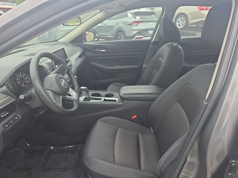 Used 2025 Nissan Altima 2.5 SV FWD image 9