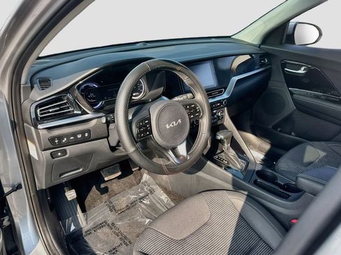 Certified 2022 Kia Niro LXS FWD image 9