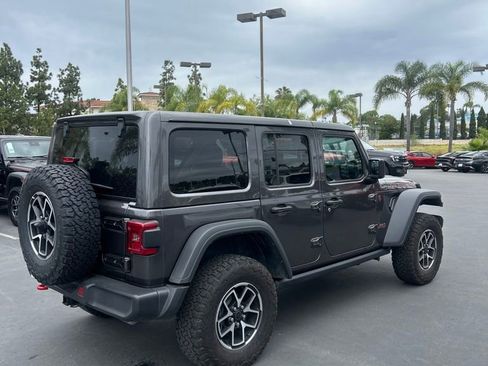 Used 2025 Jeep Wrangler Unlimited Rubicon AWD/4WD image 3