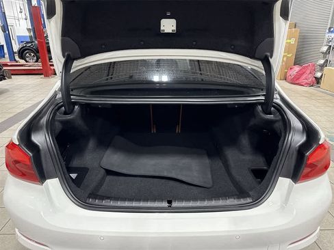 Used 2019 BMW 530i xDrive w/ Convenience Package image 11