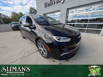 New 2026 Chrysler Pacifica Pinnacle w/ Trailer Tow Group