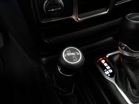 Used 2020 Jeep Gladiator Sport image 25