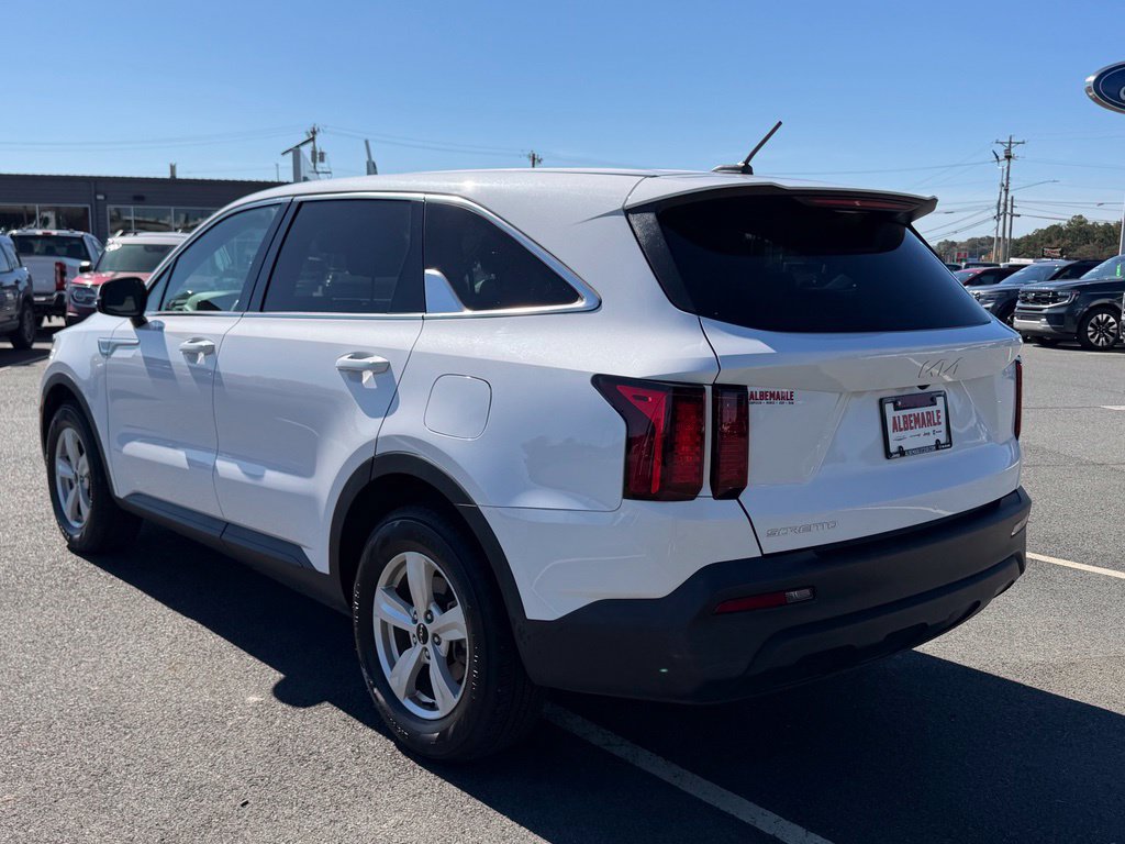 Used 2023 Kia Sorento LX FWD image 6