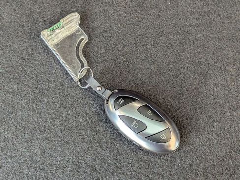 New 2025 Hyundai Elantra Limited image 32