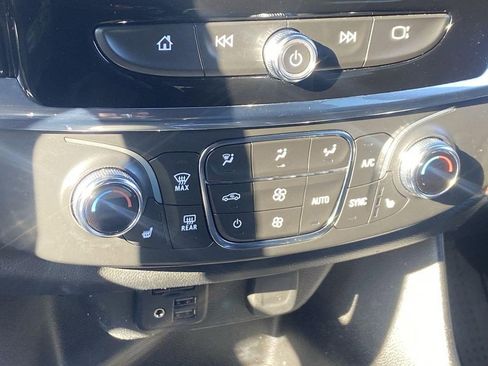 Used 2023 Chevrolet Traverse RS image 35