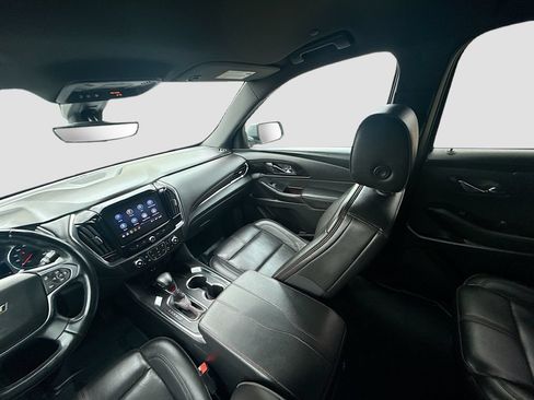 Used 2023 Chevrolet Traverse RS FWD image 24
