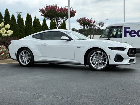 Used 2025 Ford Mustang GT Premium RWD image 3