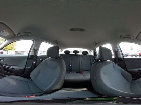 Used 2025 Kia K4 LXS image 43