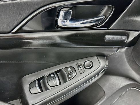 Used 2018 Nissan Maxima Platinum w/ Interior Lighting Package FWD image 15