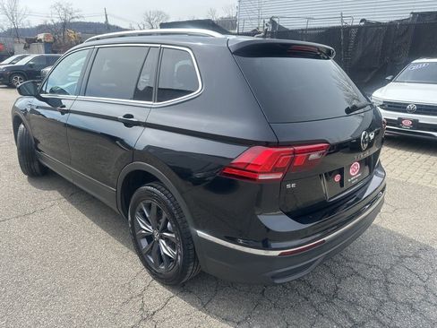 Used 2022 Volkswagen Tiguan SE w/ Panoramic Sunroof Package AWD/4WD image 4