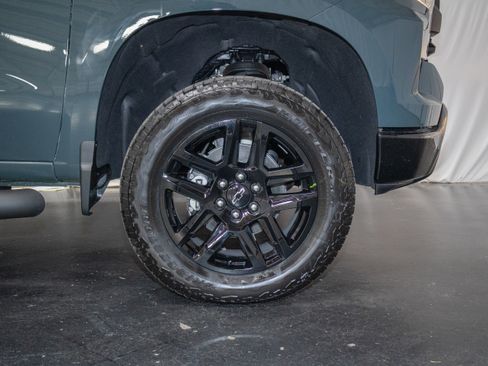 New 2026 Chevrolet Silverado 1500 Custom Trail Boss w/ LPO, Dark Essentials Package image 7