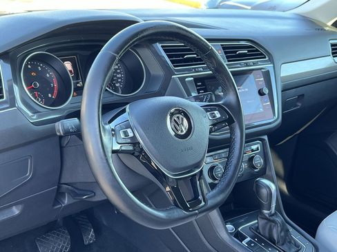Used 2018 Volkswagen Tiguan SE image 17