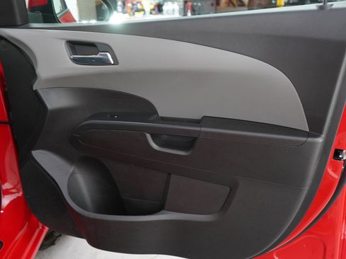 Used 2016 Chevrolet Sonic LT w/ Fun and Sun Package FWD image 9