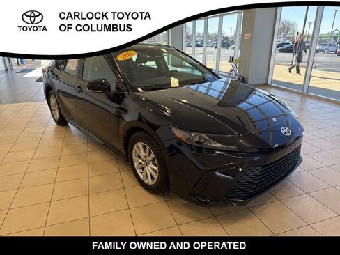 Used 2025 Toyota Camry LE FWD image 5