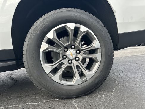 New 2026 Chevrolet Suburban LS image 21