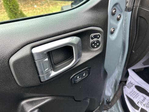 Used 2024 Jeep Wrangler Unlimited image 18