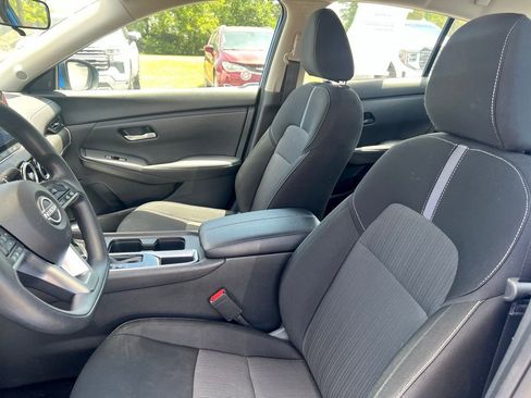 Used 2025 Nissan Sentra SV FWD image 4
