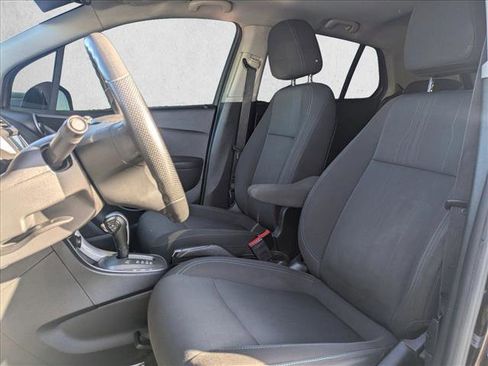 Used 2016 Chevrolet Trax LT w/ LT Sun and Sound Package image 16