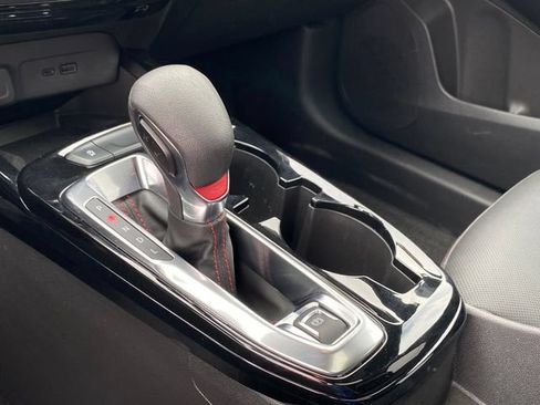Used 2025 Chevrolet Trax RS w/ Sunroof Package FWD image 14