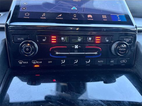 Used 2024 Jeep Grand Cherokee L Limited w/ Luxury Tech Group II image 17