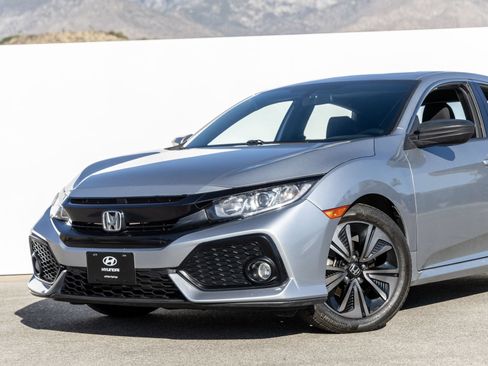 Used 2018 Honda Civic EX image 2