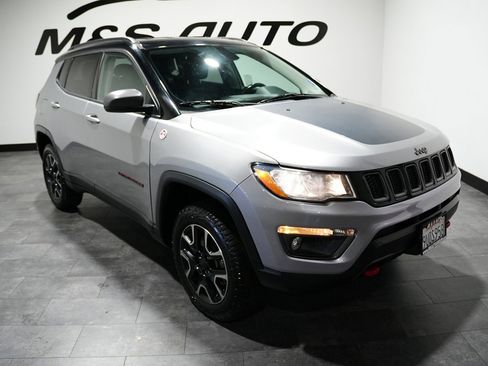 Used 2019 Jeep Compass Trailhawk AWD/4WD image 6
