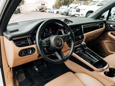 Used 2024 Porsche Macan AWD/4WD image 16