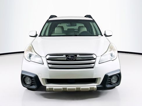 Used 2013 Subaru Outback 2.5i Limited AWD/4WD image 2
