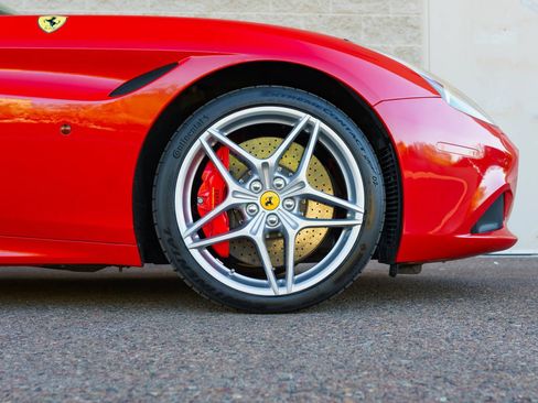 Used 2015 Ferrari California T RWD image 74