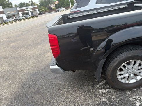 Used 2015 Nissan Frontier SV w/ SV Value Truck Package AWD/4WD image 6