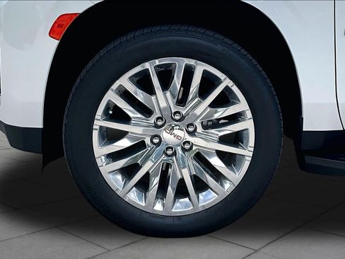 Used 2024 GMC Yukon XL Denali AWD/4WD image 11