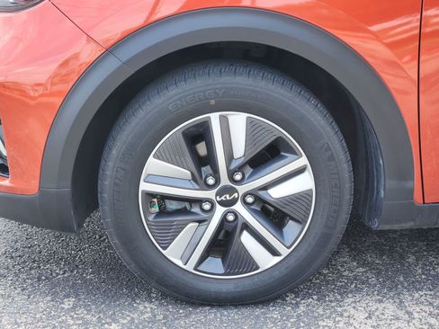 Used 2022 Kia Niro LXS FWD image 9